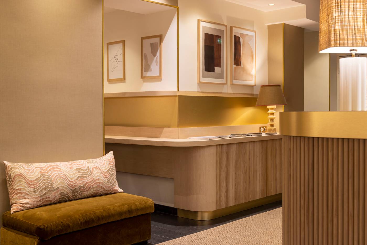 Bailli-de-Suffren-Lobby-2