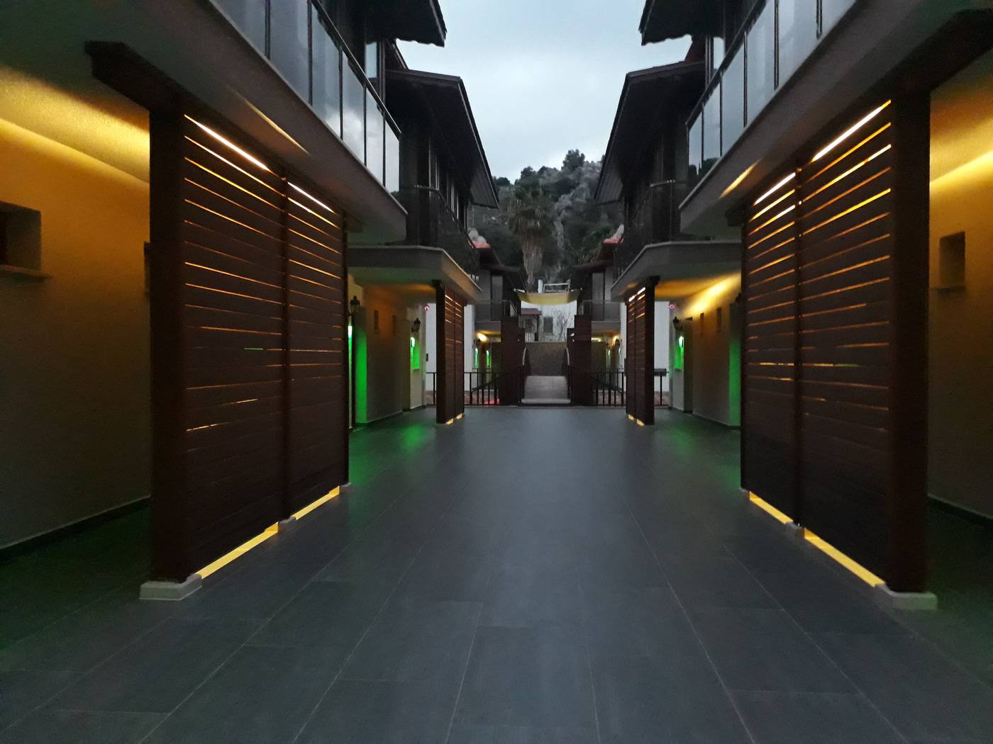 Dolphin-Apart-General-view-45