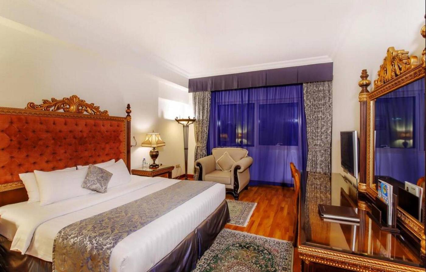 Grand-Excelsior-Bur-Dubai-Room-11