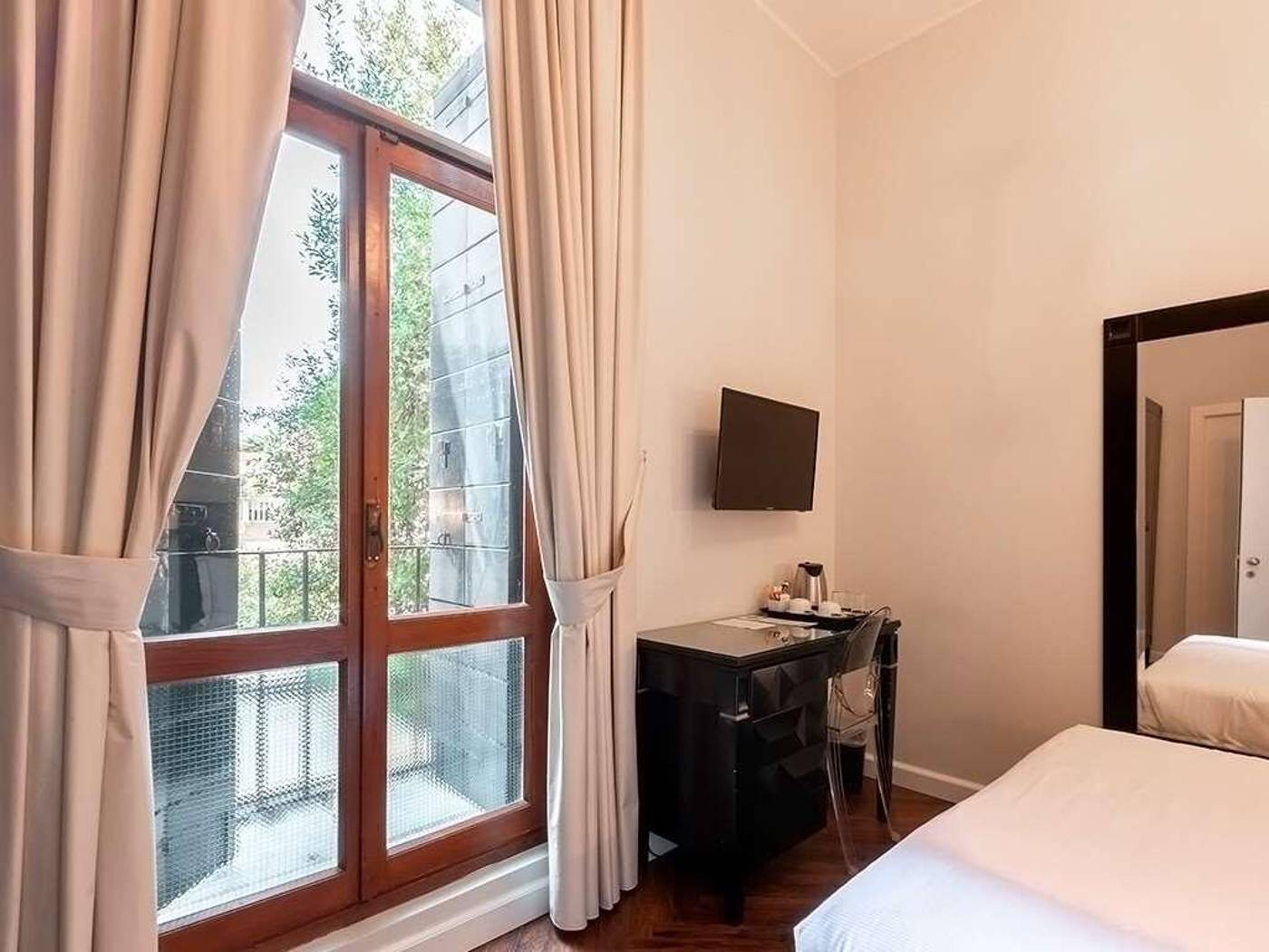 Sonder-Salute-Palace-Room-39