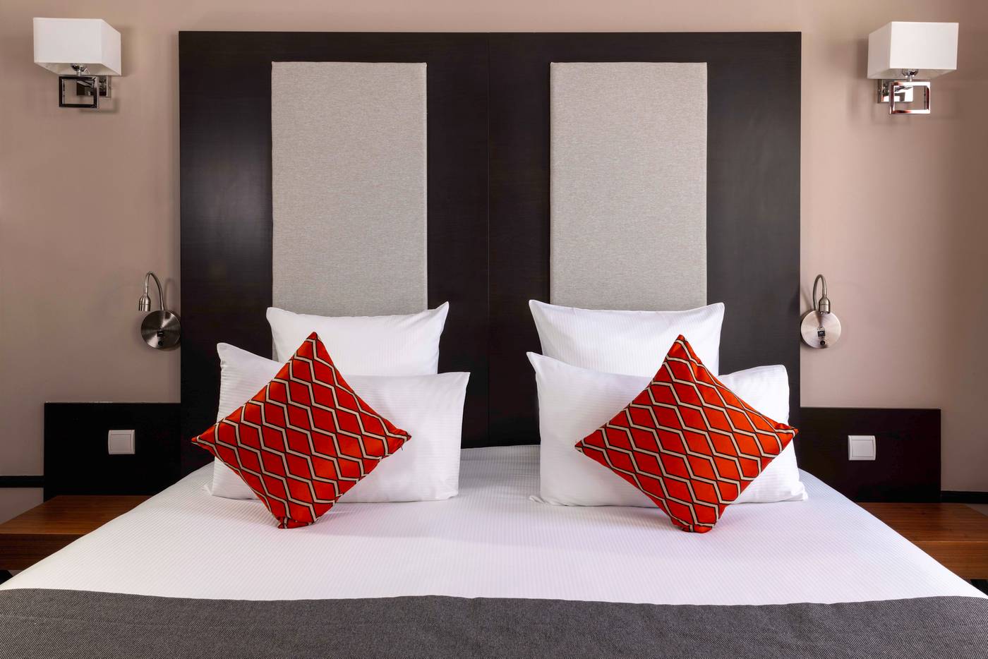 Hotel-Elysees-Bassano-Room-29