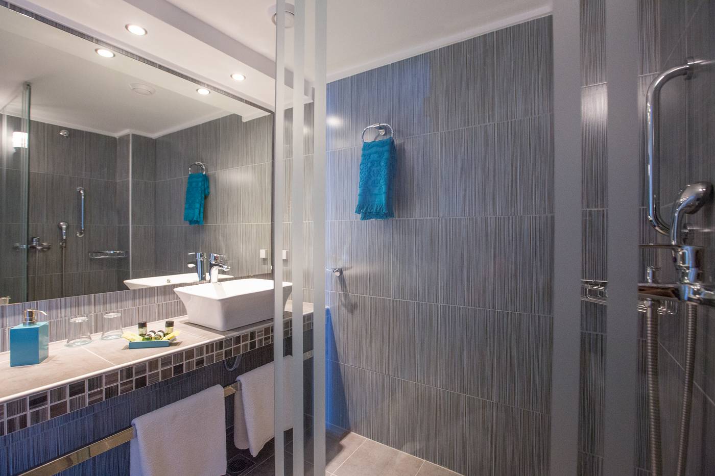 Golden-Coast-Hotel-and-Bungalows-Room-32