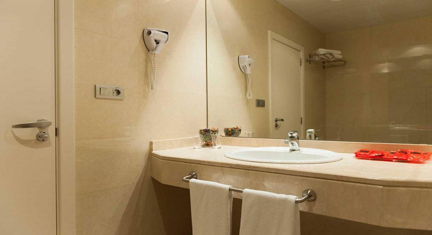 Mediterraneo-Benidorm-Hotel-Room-34