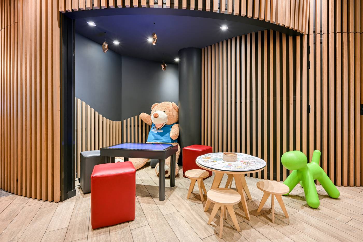 Novotel-Paris-Centre-Bercy-Lobby-79