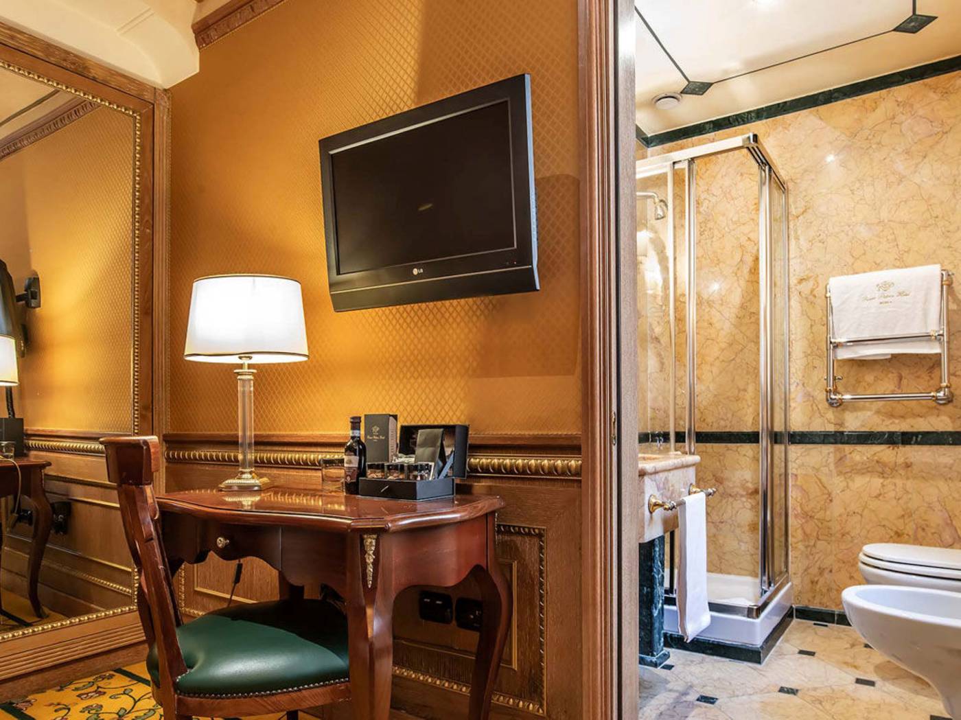 Hotel-River-Palace-Room-43