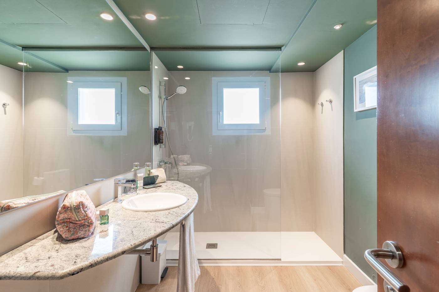 Prestige-Victoria-Room-75