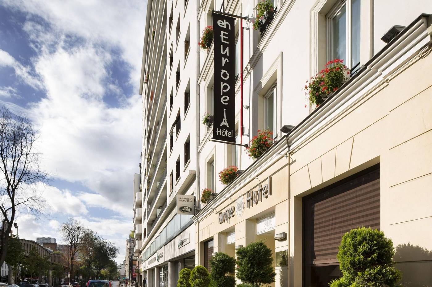 Europe-Tour-Eiffel-General-view-4