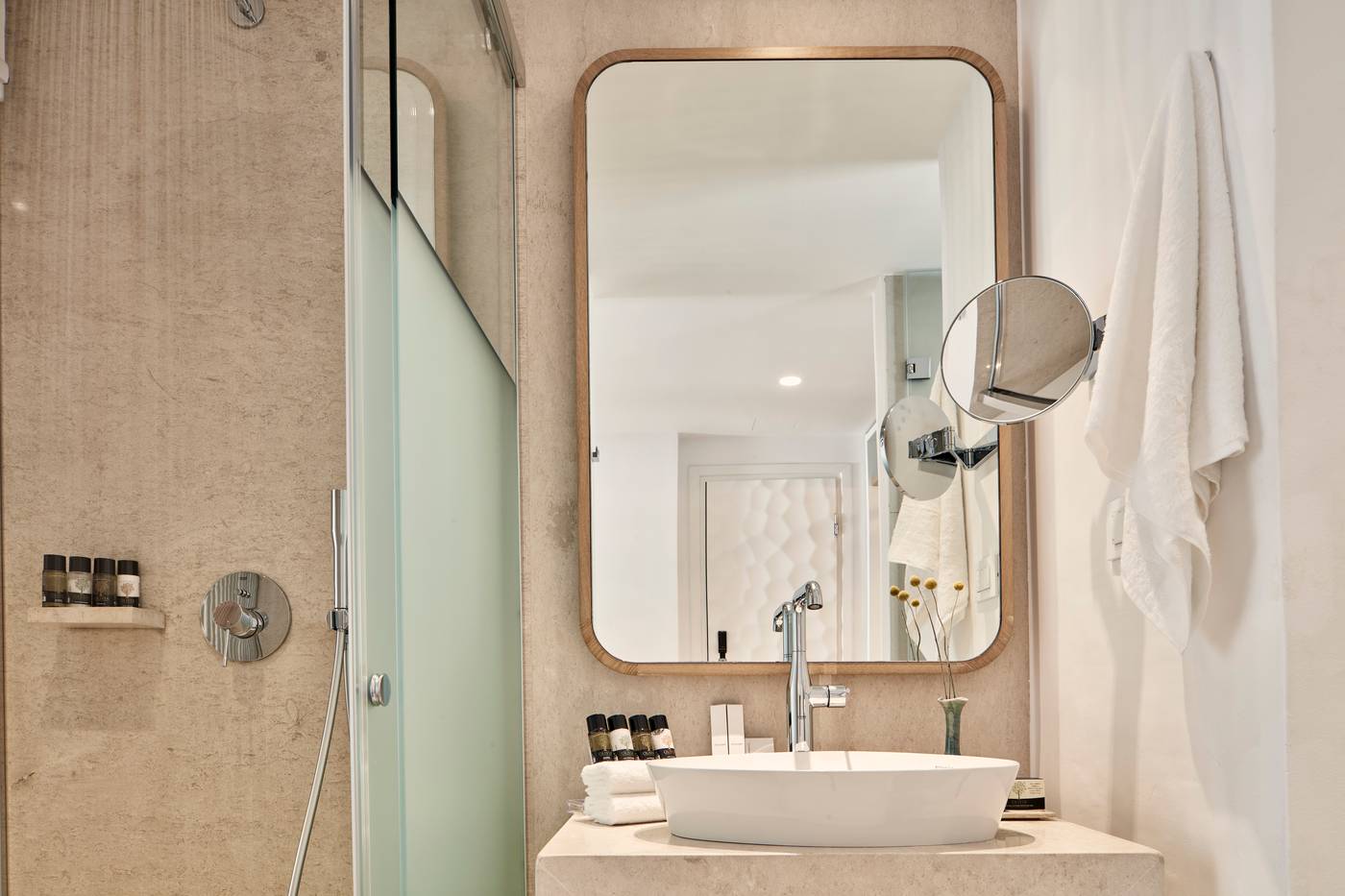 Myconian-Kyma---Design-Hotels-Room-54