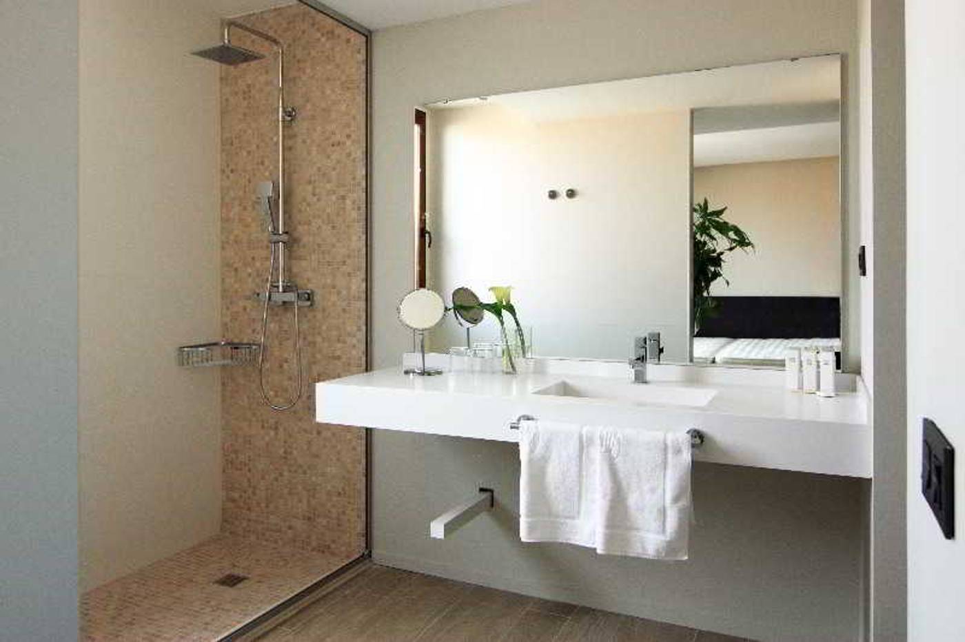 Raval-De-La-Mar-Room-19