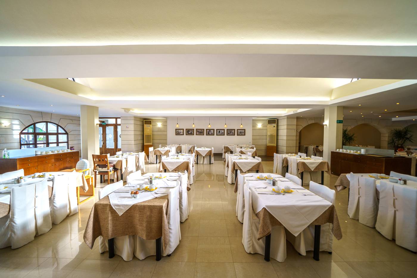 Macaris-Suites-and-Spa-Restaurant-27