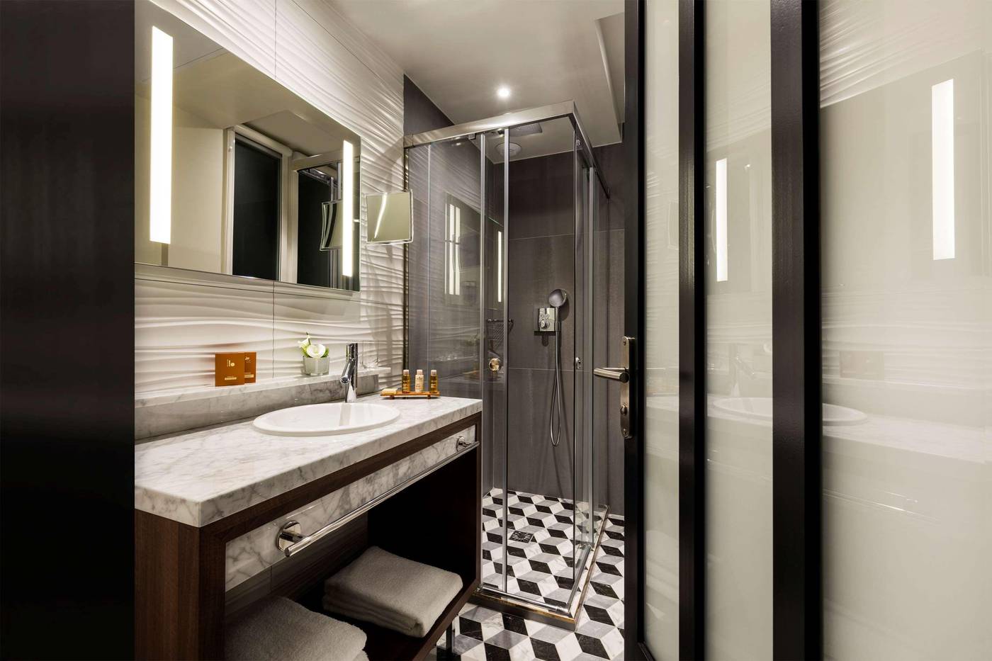 Hotel-Mayflower-Opera-Room-37