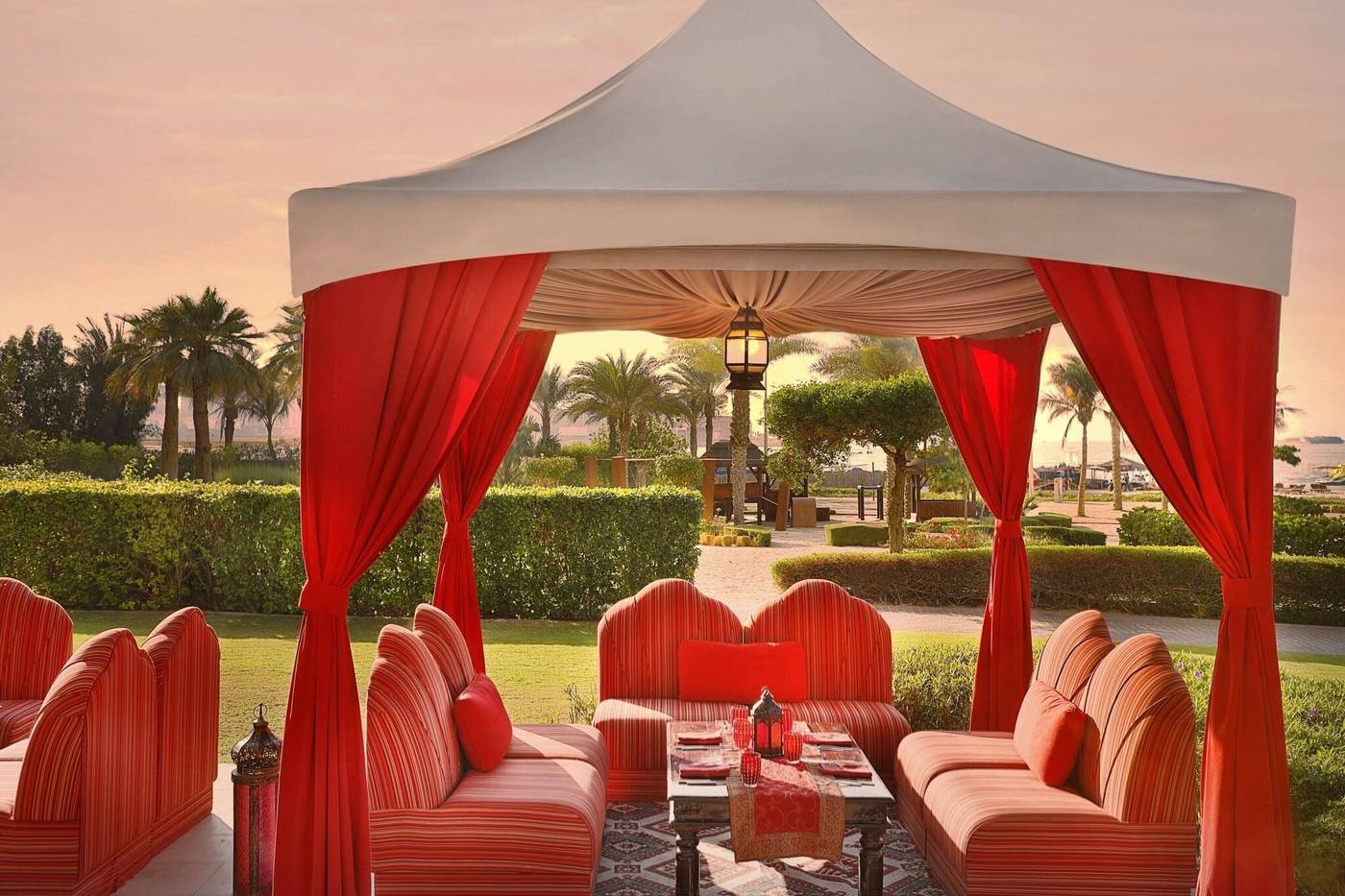 The-Ritz-Carlton--Dubai-Restaurant-19