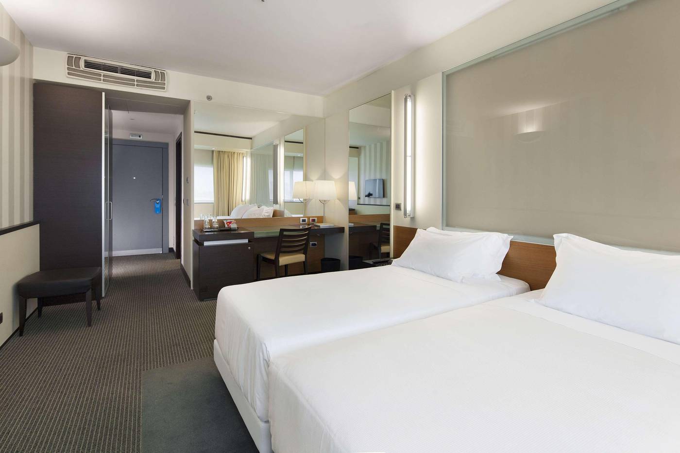 NH-Venezia-Laguna-Palace-Room-30