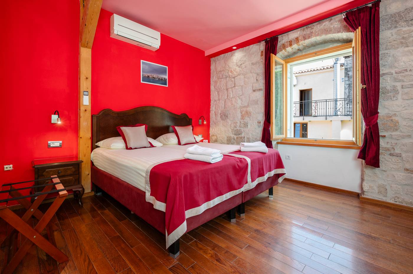 HOTEL-TRAGOS-Room-17