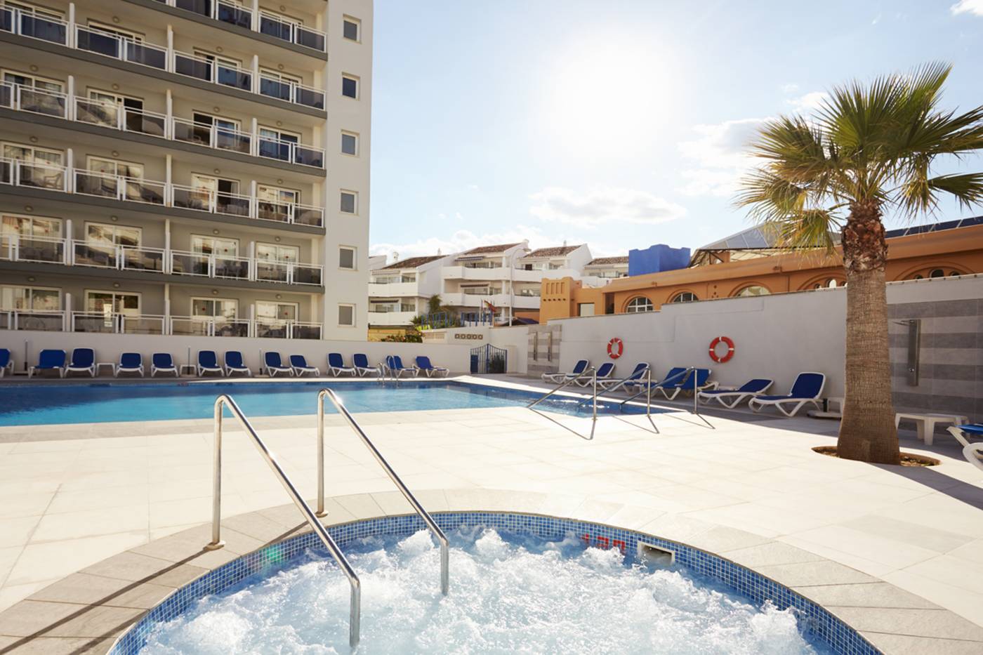 Las-Arenas-Affiliated-by-Melia-Pool-3
