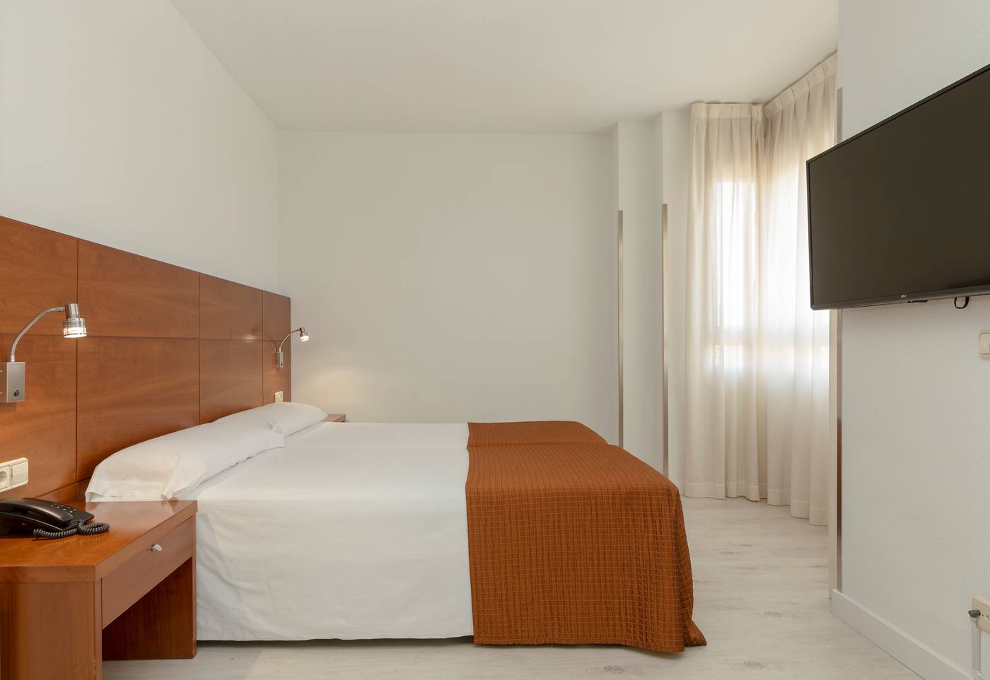 Porcel-Torre-Garden-Room-20