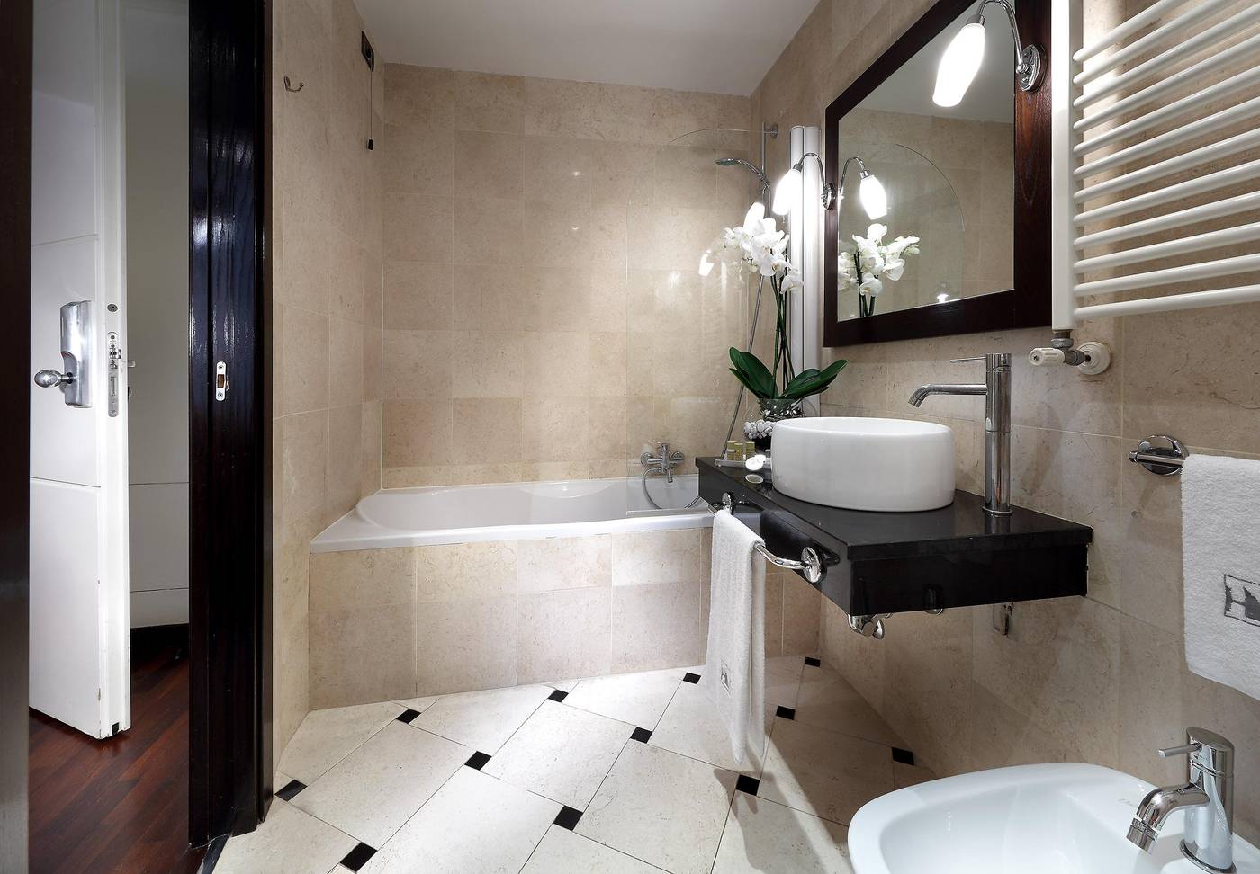 International-Palace-Room-27