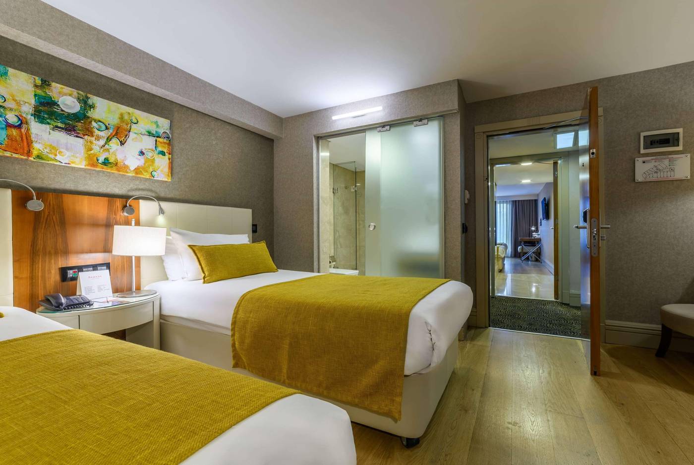 Ramada-Istanbul-Grand-Bazaar-Room-14