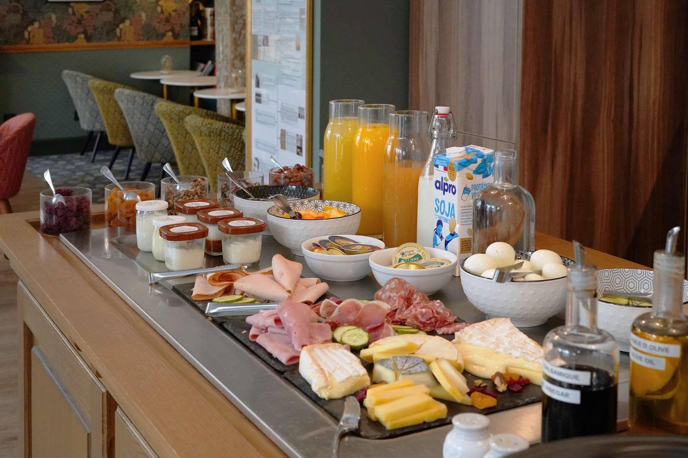 Hotel-Litteraire-Arthur-Rimbaud--BW-Signature-Coll-Restaurant-67