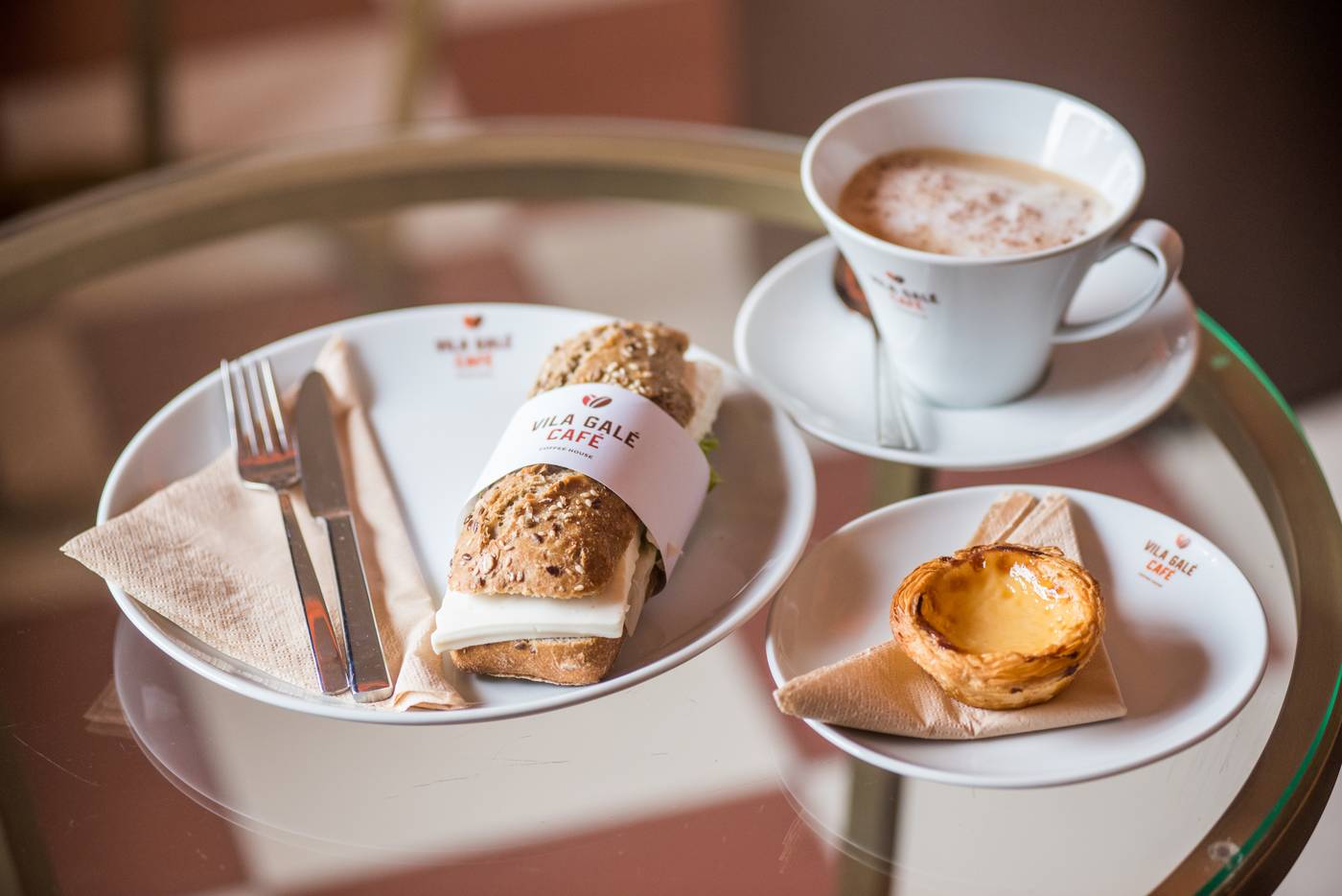 Vila-Gale-Ampalius-Bar-48