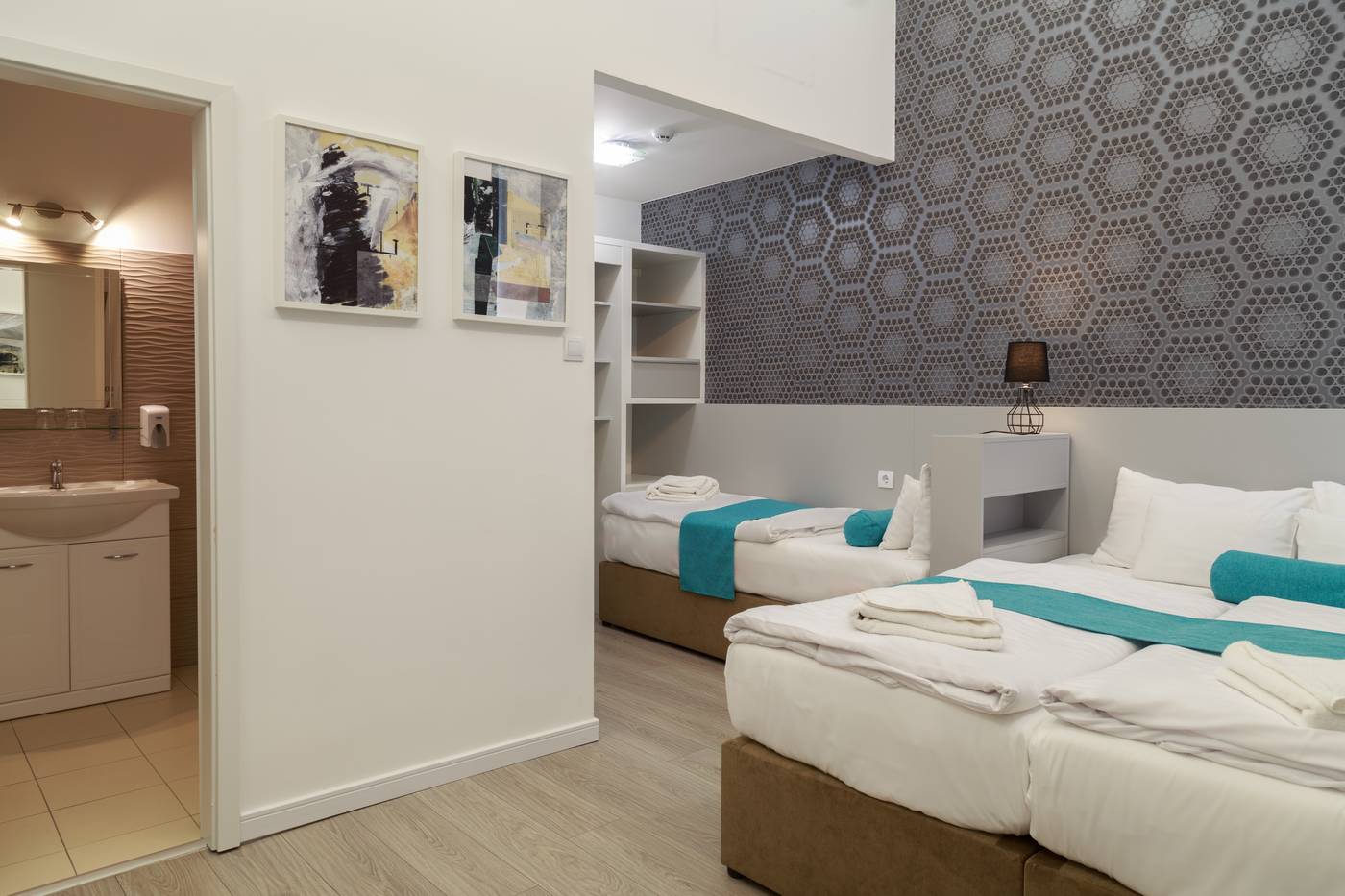 Hotel-Mika-Downtown-Room-4