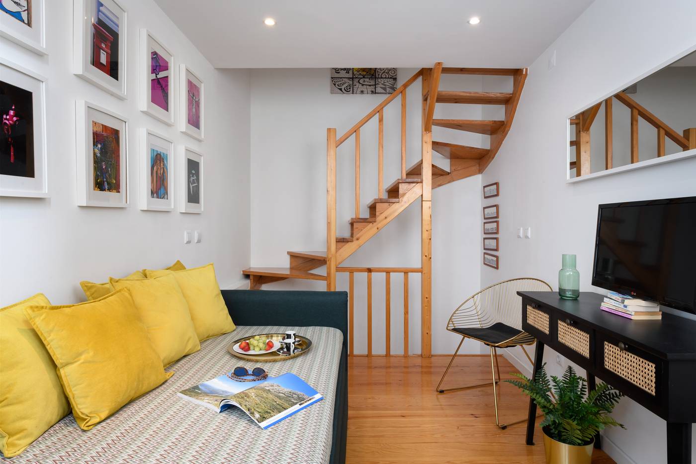 Alfama-Yellow-House-Room-1