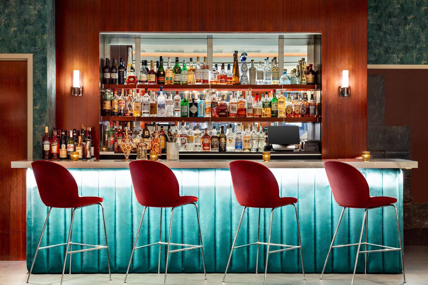 DoubleTree-by-Hilton-New-York-Midtown-Fifth-Avenue-Bar-8