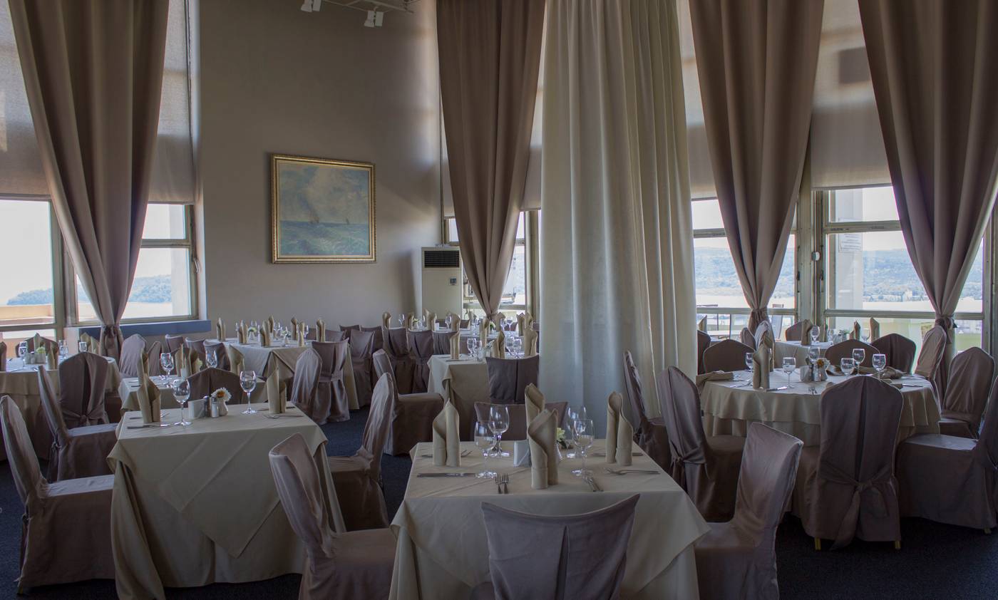 Hotel-Cherno-More-Restaurant-24