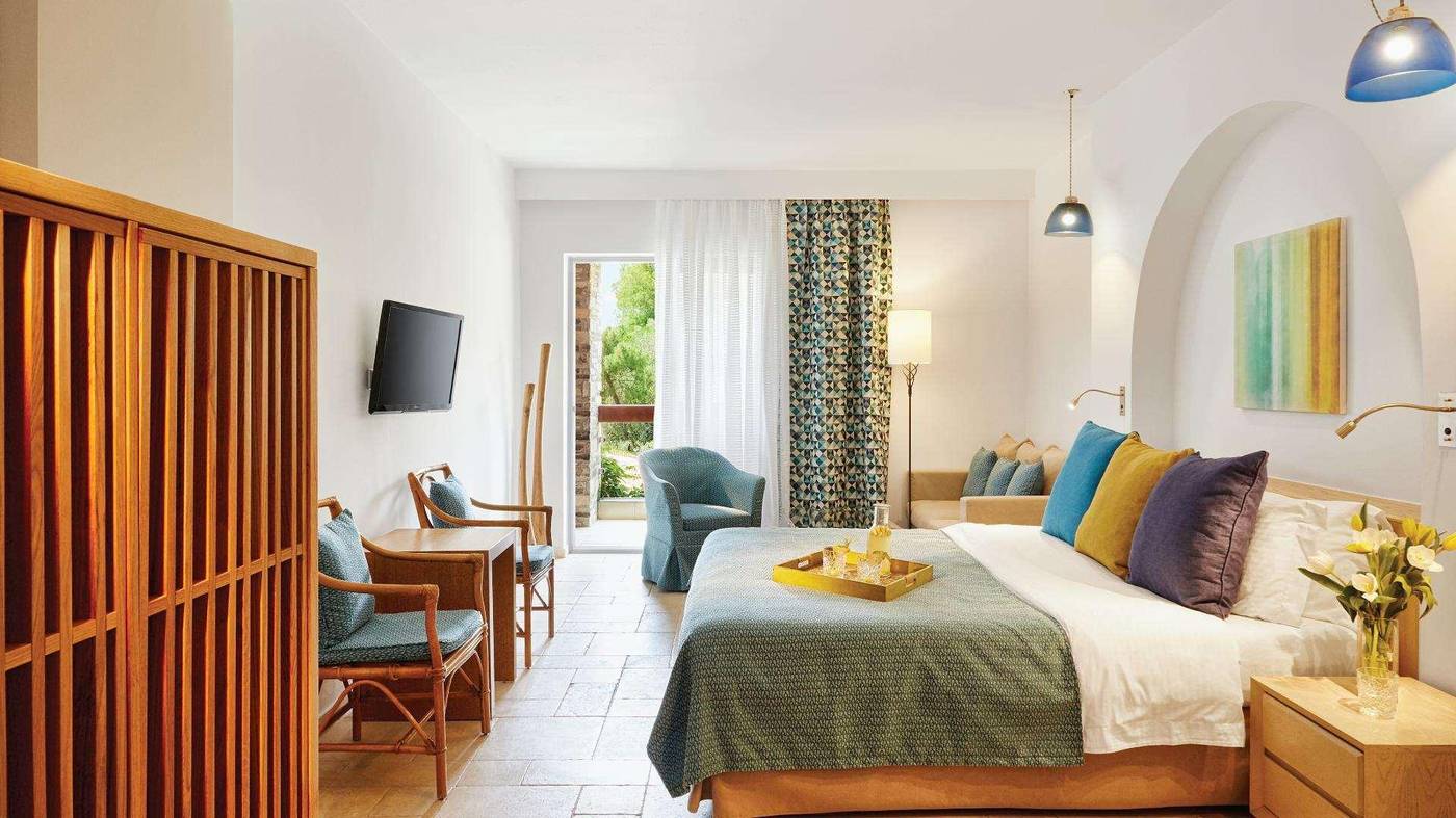 Eagles-Palace-Room-28