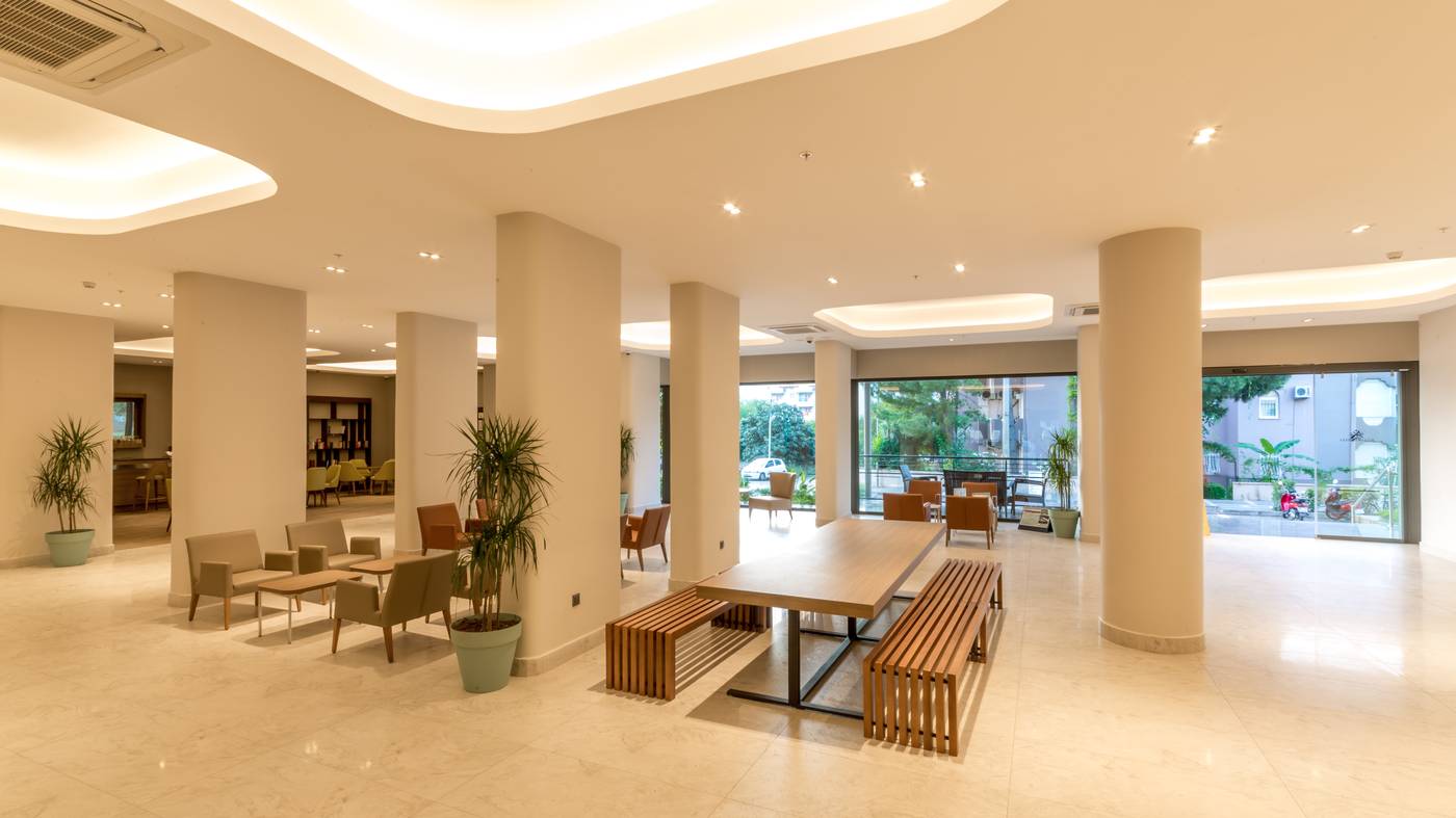 Julian-Club-Hotel-Lobby-36