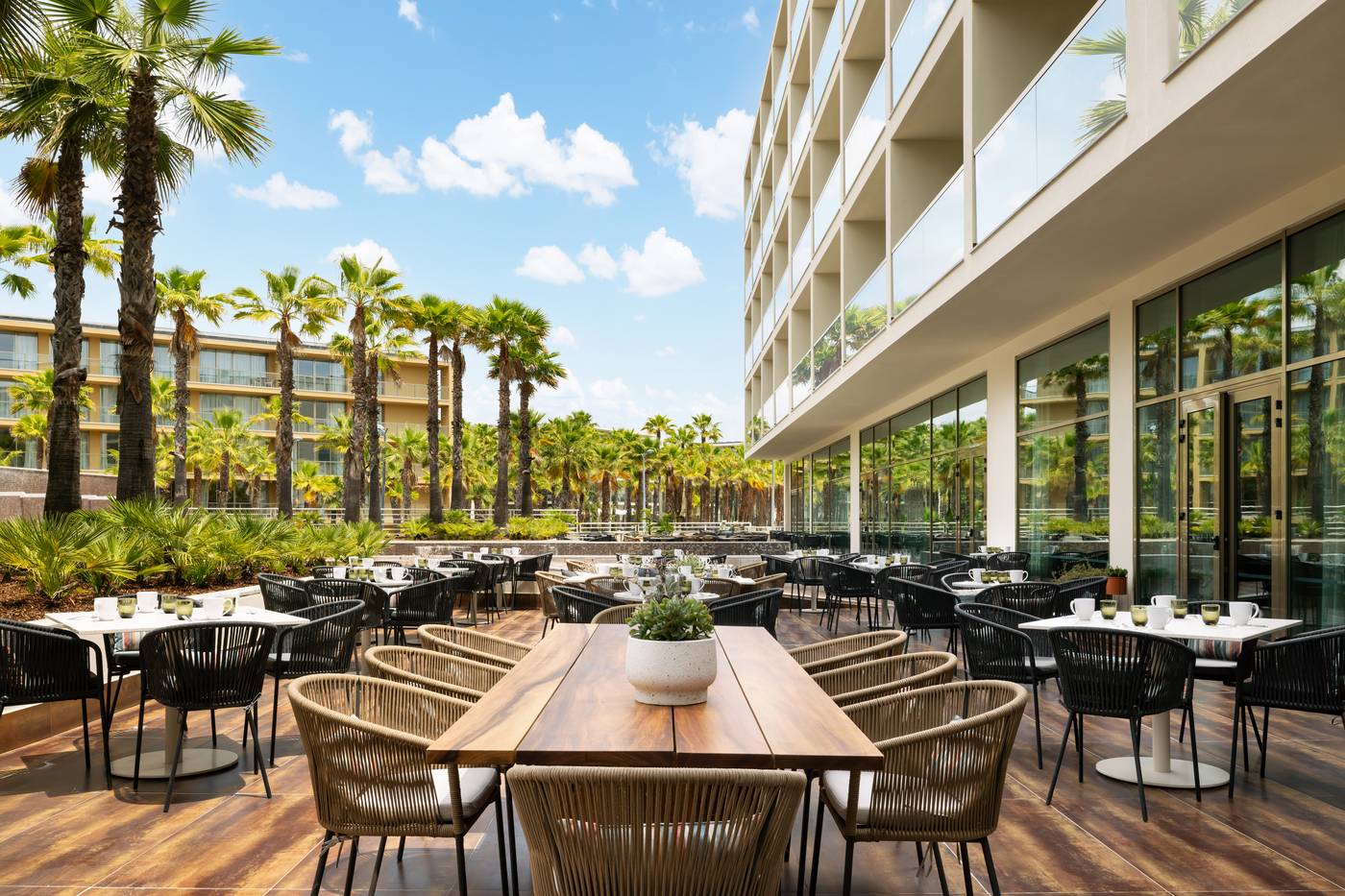 NAU-Salgados-Palace-Restaurant-10