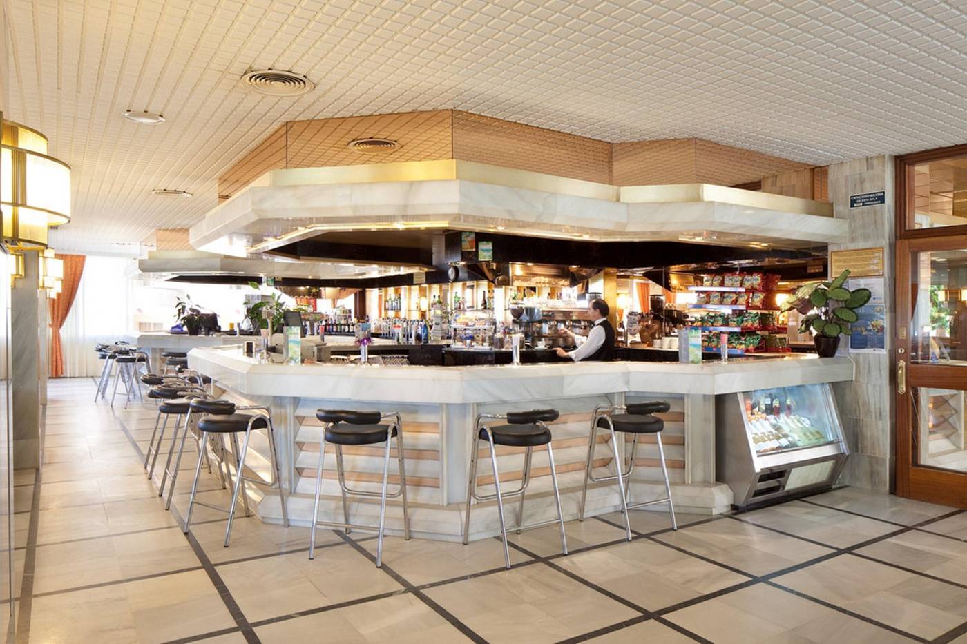 htop-Royal-Sun-Bar-20