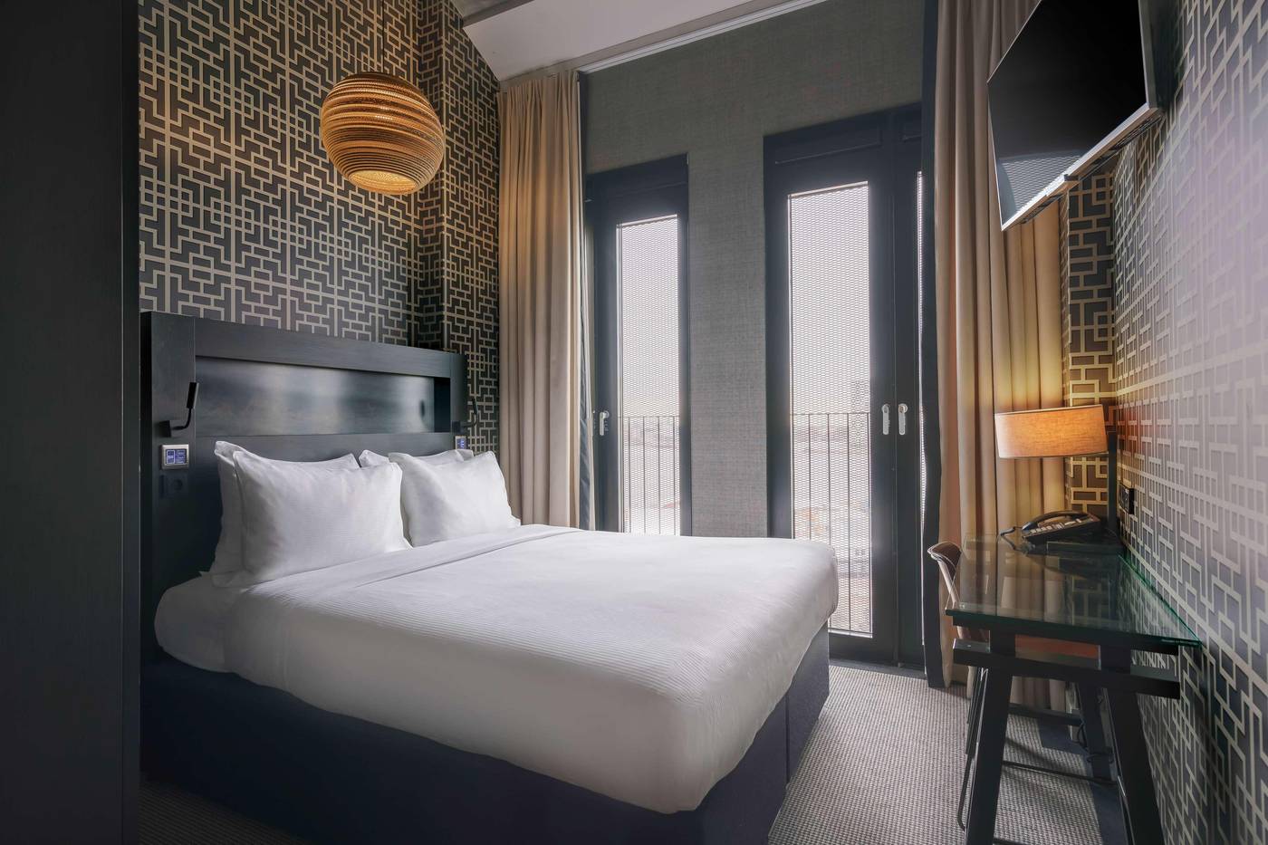 DoubleTree-by-Hilton-NDSM-Wharf-Room-44