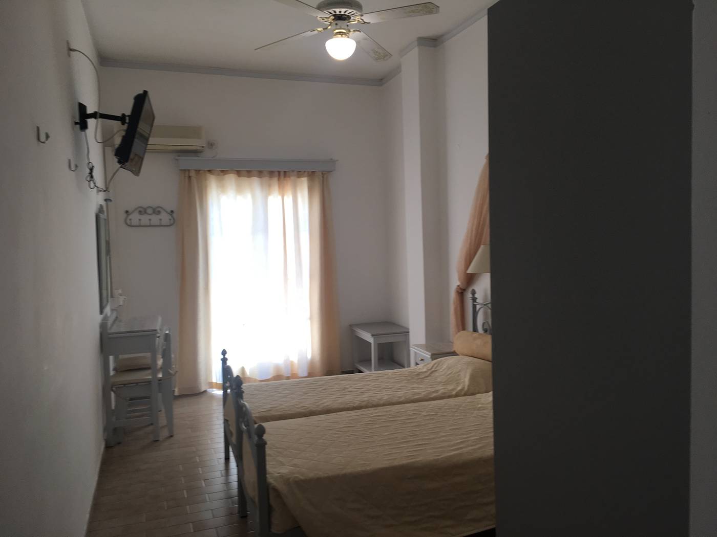 Avra-Santorini-Room-19