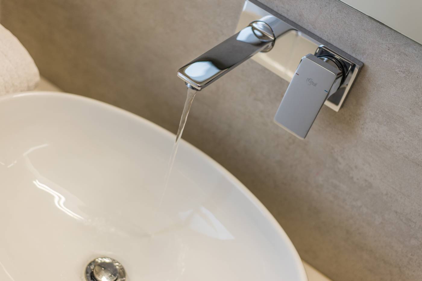 Super-Paradise-Hotel-Room-44