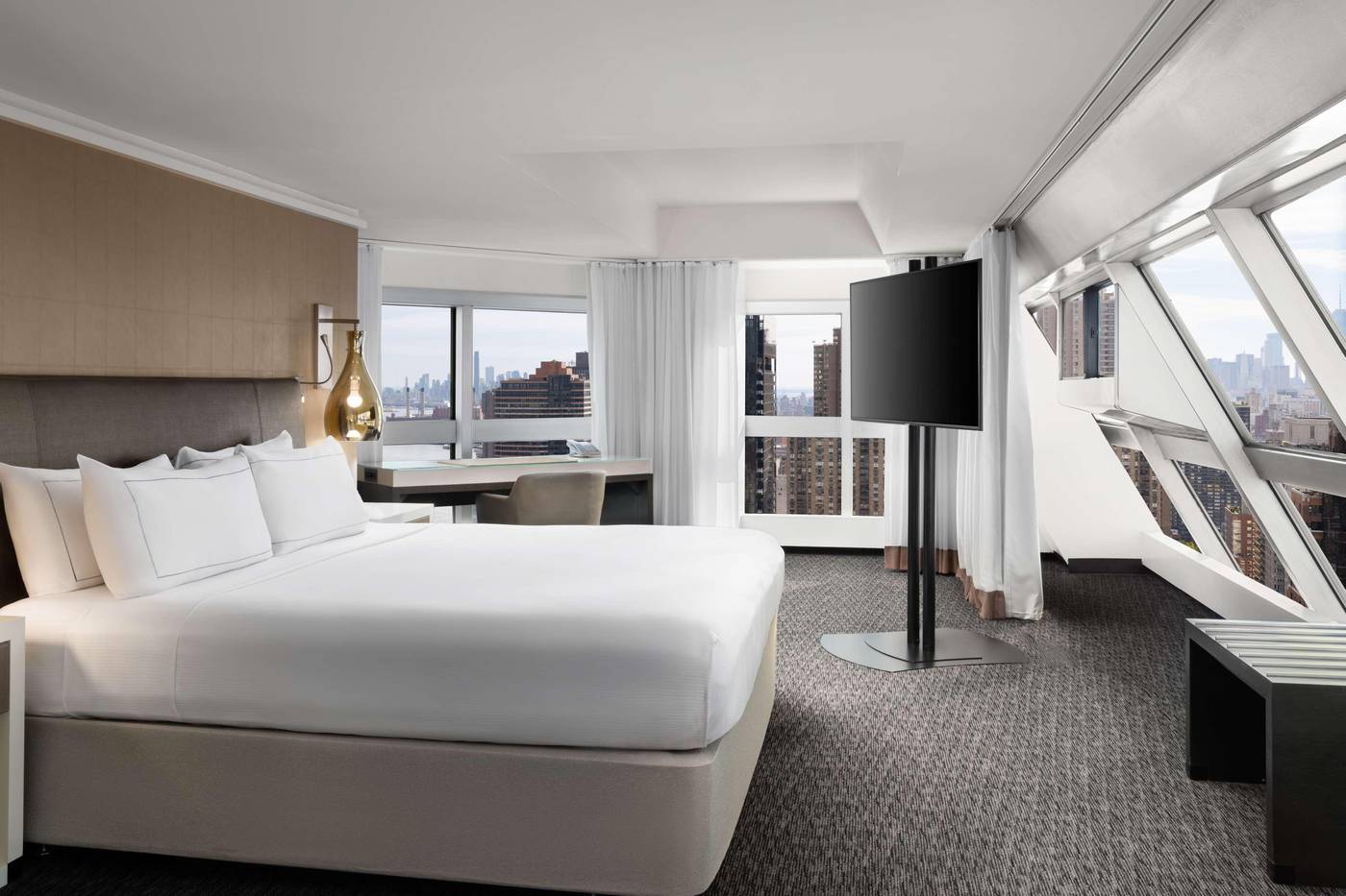 Millennium-Hilton-New-York-One-UN-Plaza-Room-30