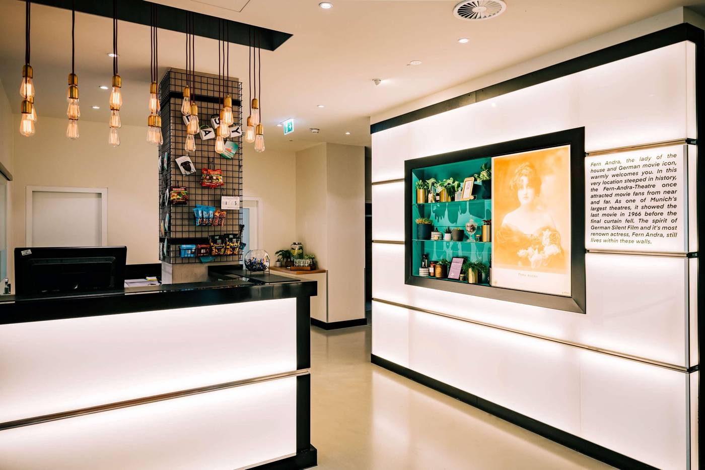 Vienna-House-Easy-by-Wyndham-Munich-Lobby-7