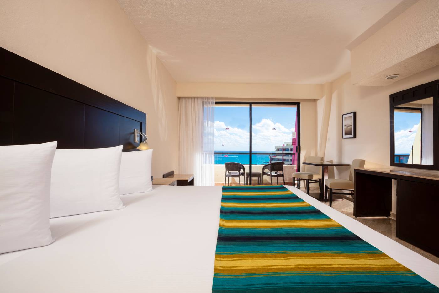 Crown-Paradise-Club-Cancun-Room-27