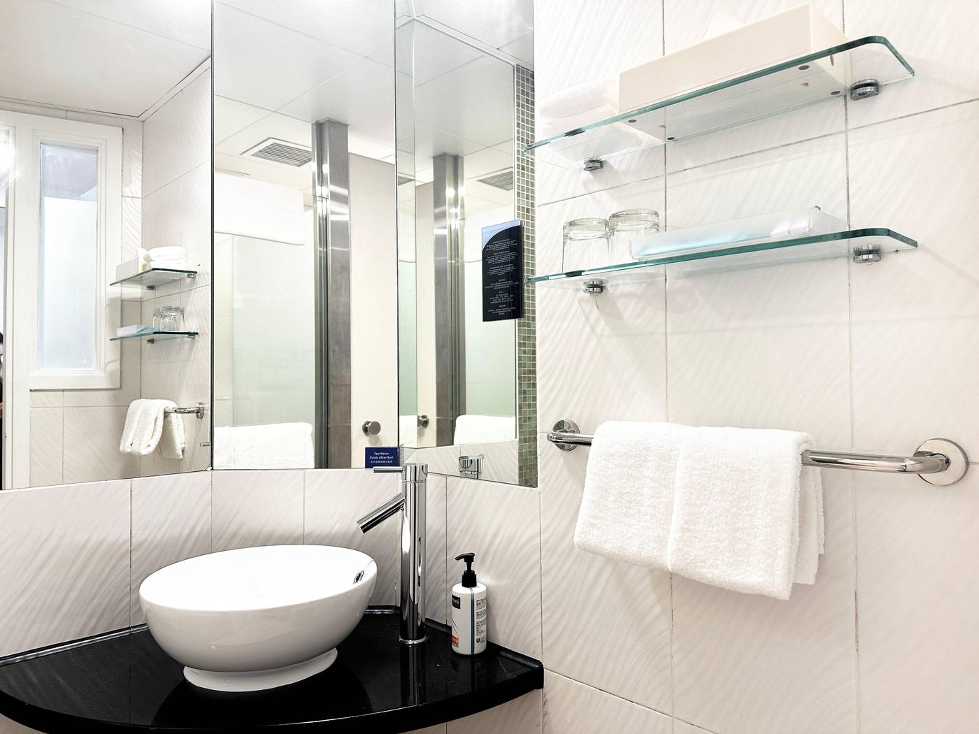 Holiday-Inn-Express-Causeway-Bay-Hong-Kong-Room-35