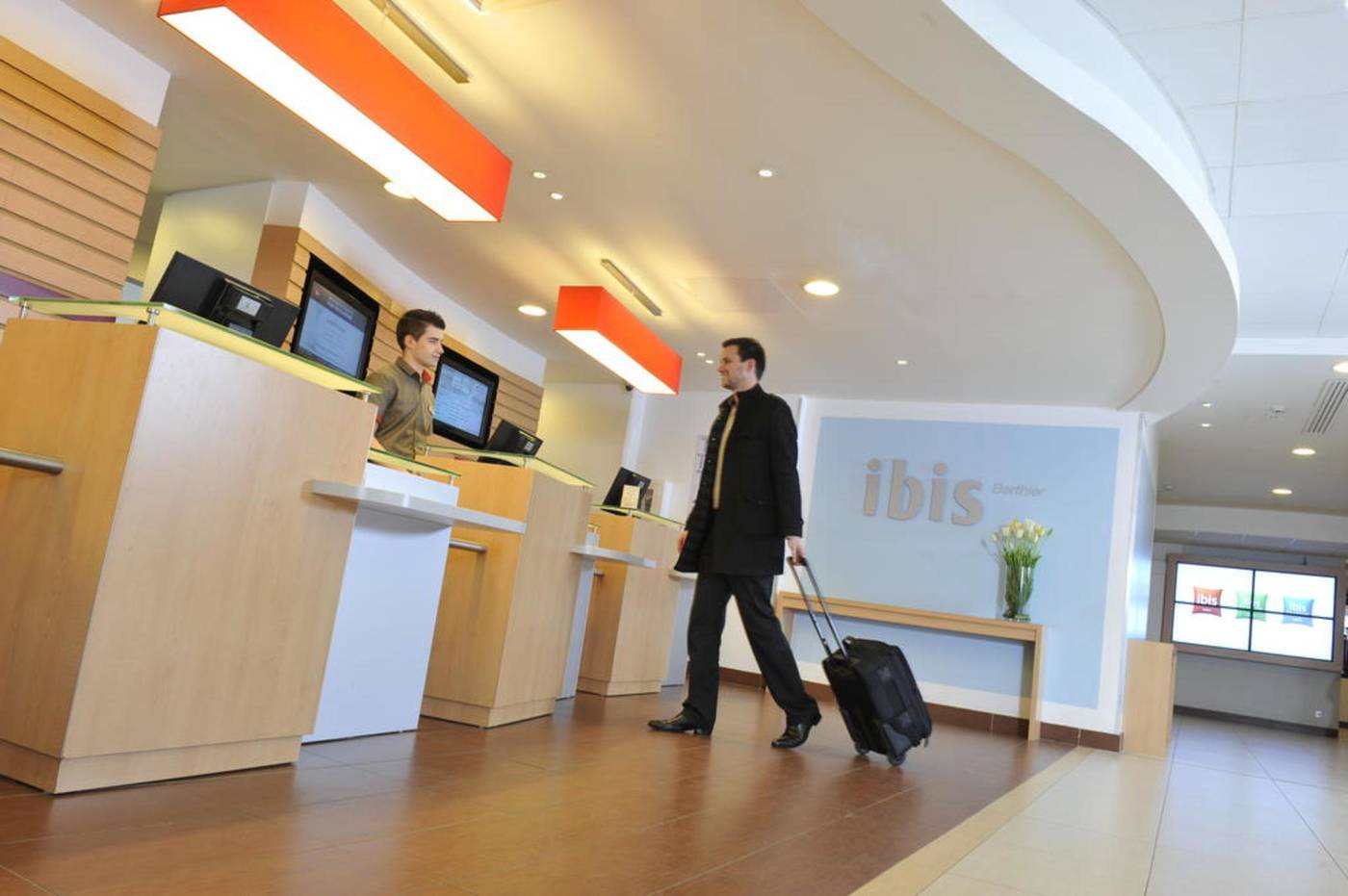 ibis-Paris-17-Clichy-Batignolles-Lobby-25