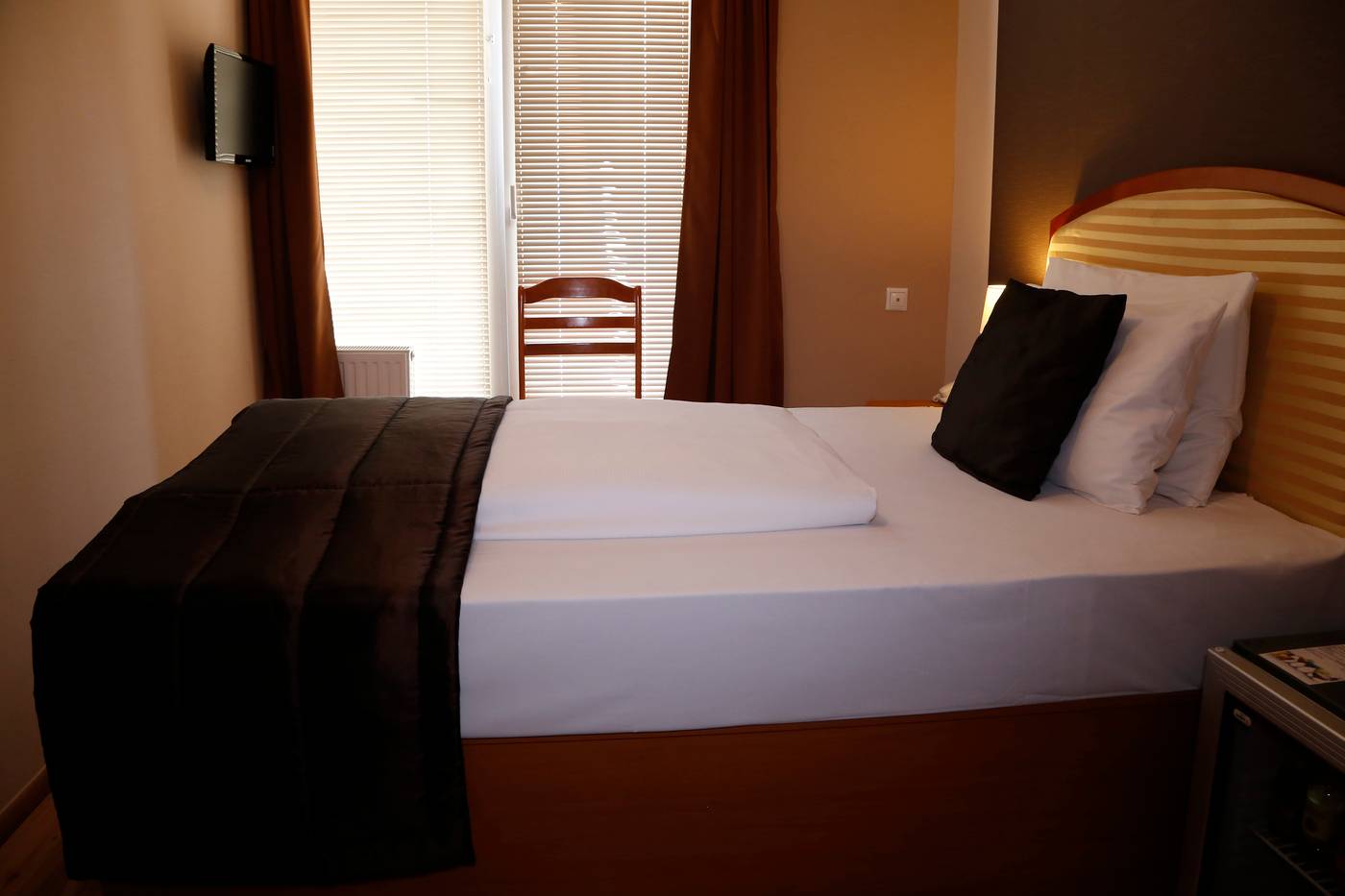 Six-Inn-Hotel-Room-17