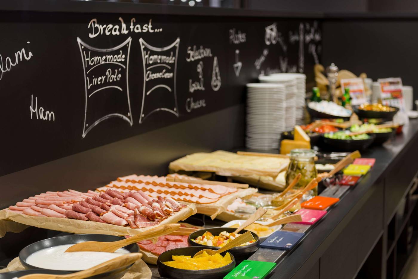 Park-Inn-by-Radisson-Budapest-Lobby-42