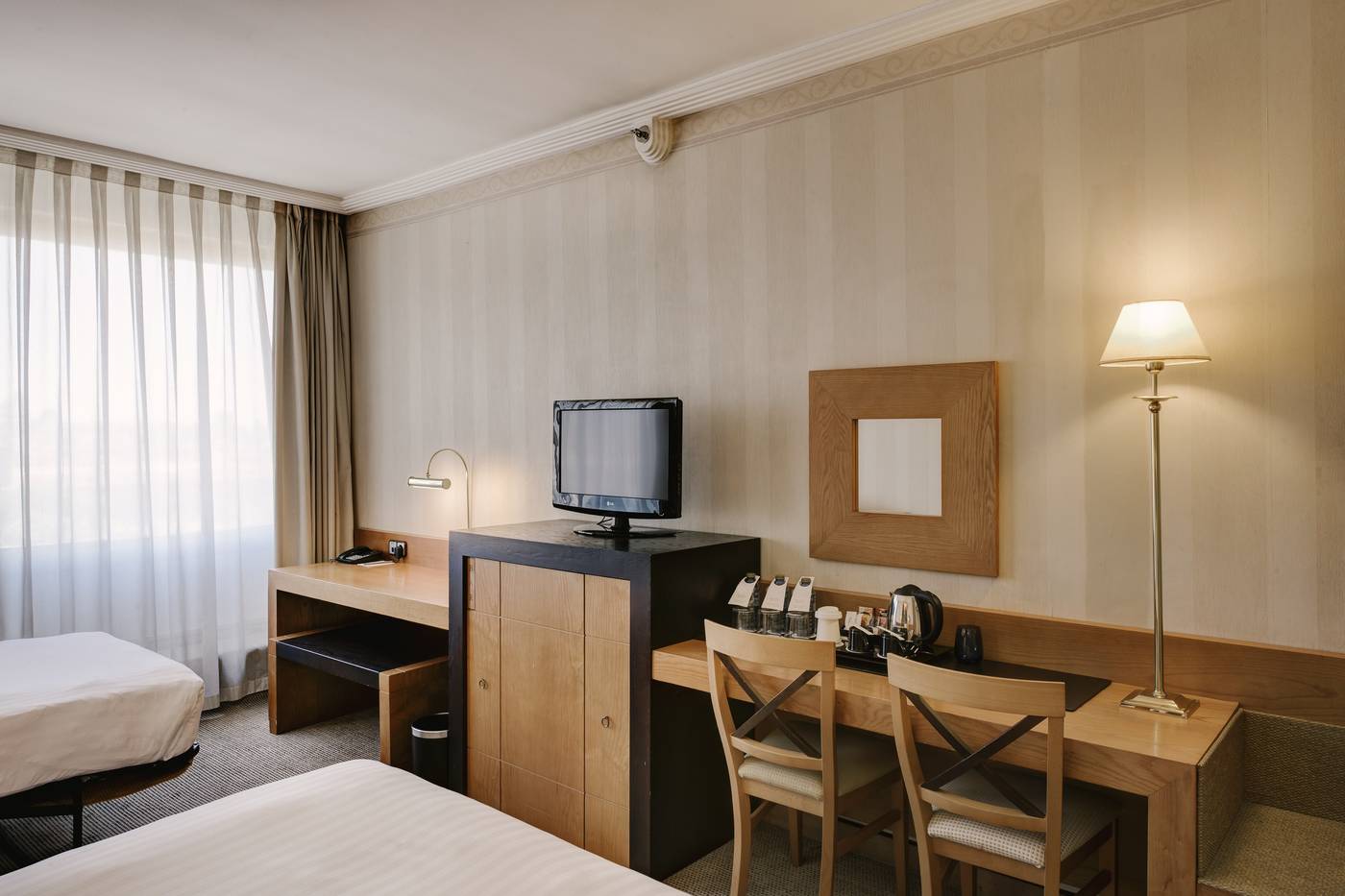 Courtyard-Madrid-Princesa-Room-8