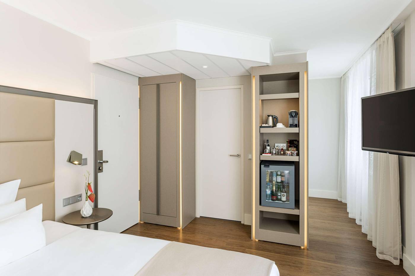 NH-Collection-Berlin-Mitte-am-Checkpoint-Charlie-Room-8