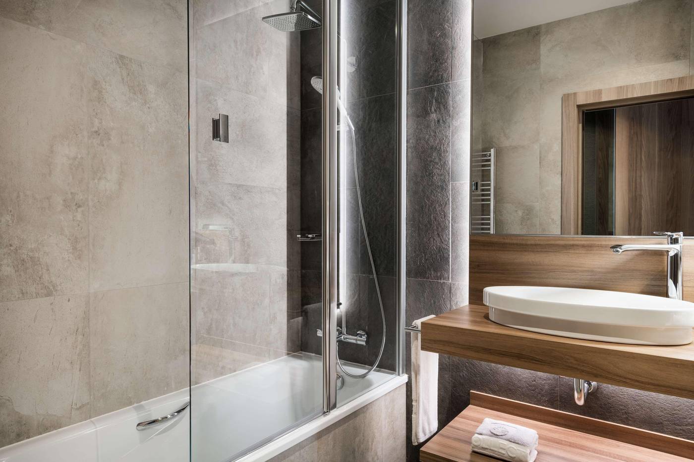 NH-Collection-Madrid-Gran-Via-Room-40