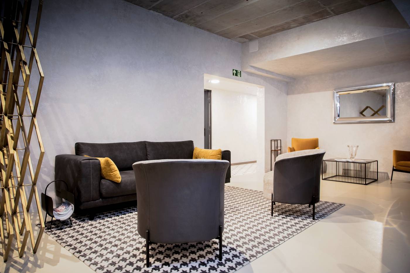 The-Amberlyn-Suite-Hotel-Lobby-19