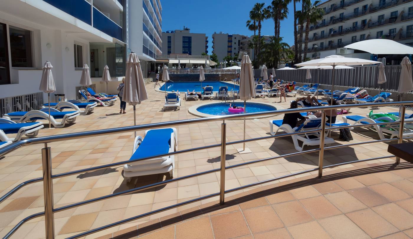 Riviera-Hotel-Pool-3