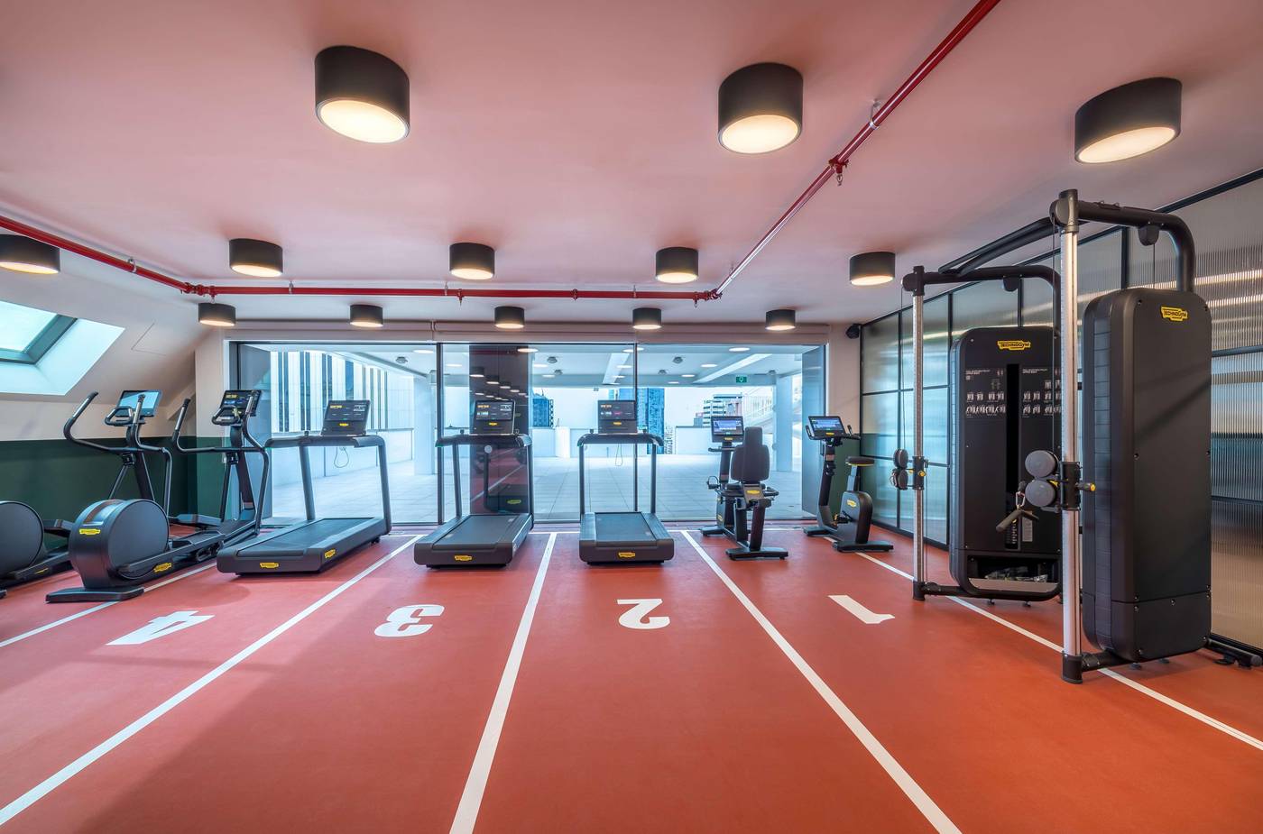 Canopy-by-Hilton-Madrid-Castellana-Sports-and-Entertainment-68