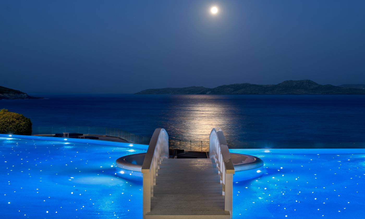 Saint-John-Hotel-Villas---Spa-Pool-11