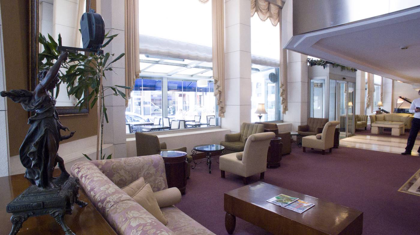 Eresin-Taxim-Premier-Lobby-10